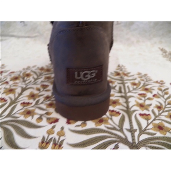 New Women UGG Classic Short Leather Brownstone - Picture 5 of 8